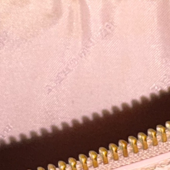 Burberry Pink Crossbody Bag with Gold Chain - Picture 9 of 9